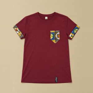 Bordeauxrotes Herren-T-Shirt aus Bio-Baumwolle, handgefertigt in Sizilien, mit Brusttasche und Umschlägen aus Stoff mit sizilianischem Majolika-Muster